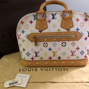 Sold!!!!! No longer available 🤭 Authentic